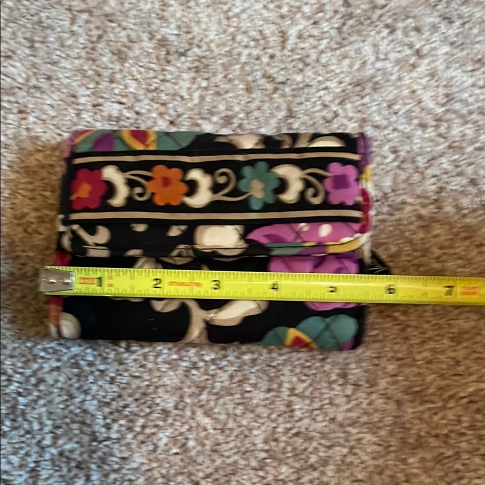 Vera Bradley Suzani retired wallet- Floral quilted - Picture 2 of 9